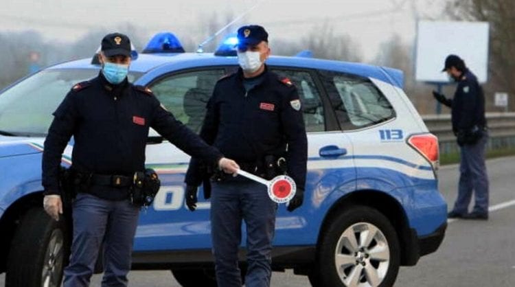 Festa privata a Marsala, la polizia arresta una donna per resistenza e sanziona tutti i partecipanti