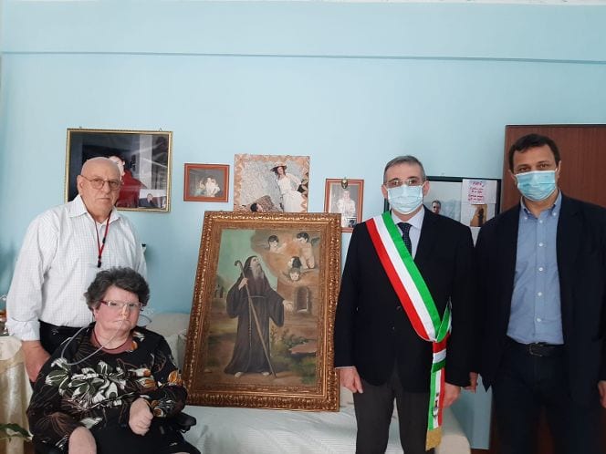 Un cittadino castellammarese ha donato un quadro al comune in memoria del giovane figlio