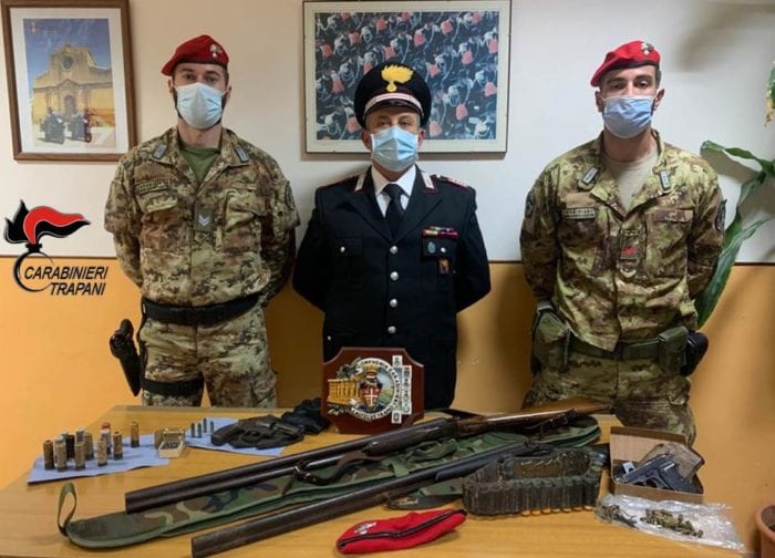 Nascondeva una pistola e le munizioni in ovile. Denunciato dai carabinieri un giovane di Poggioreale.