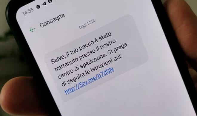 "Truffa del pacco", a rischio i dati presenti nello smartphone