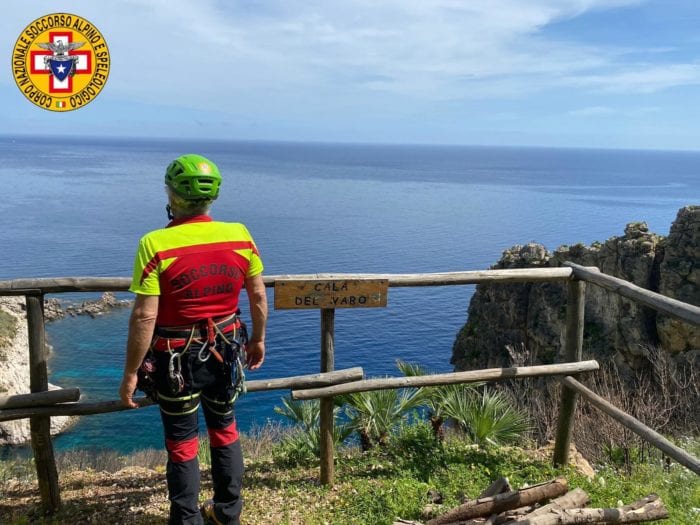 Addestramento allo "Zingaro" per il soccorso Alpino e Speleologico Siciliano. I tecnici hanno operato in differenti località