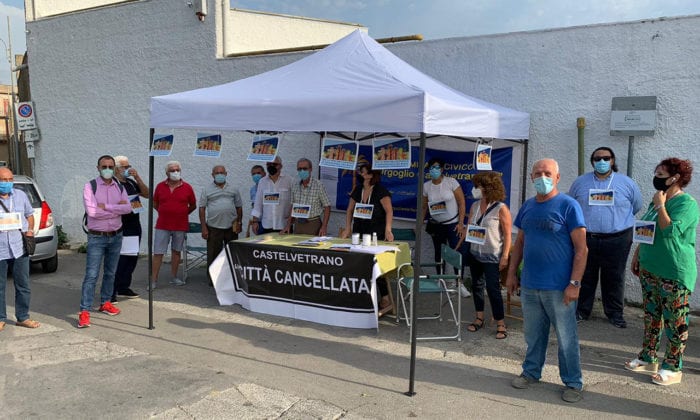 Riparte sit-in di ‘Orgoglio Castelvetranese’ davanti all’ospedale. Messina: “Proposte inascoltate”