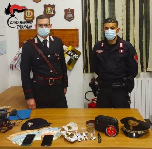 Alcamo, sorpresi dai carabinieri con marijuana. Denunciati due giovani