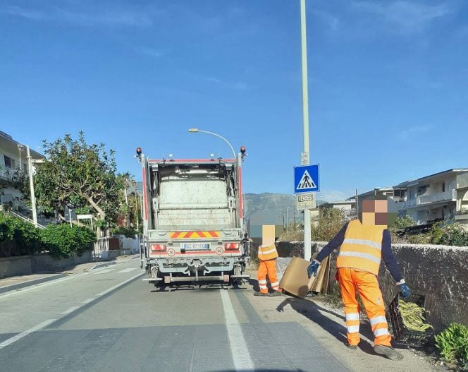 Rifiuti, multe agli ‘incivili’. Ditta a pieno regime ma Alcamo resta sporca