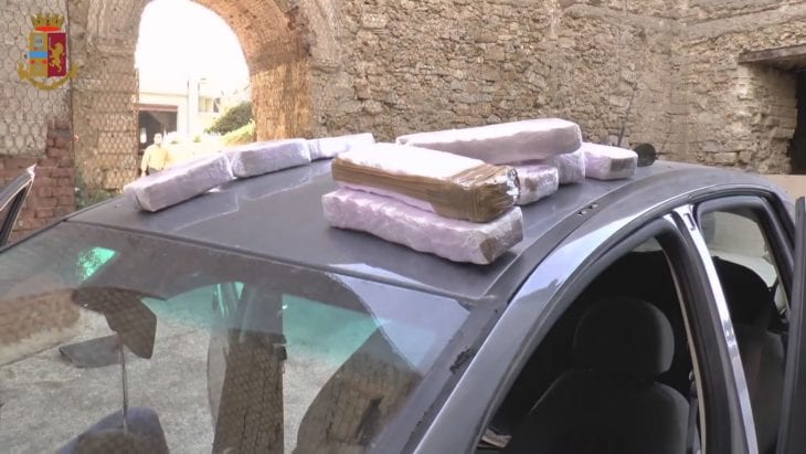 Trasportavano droga con veicolo attrezzato. Arrestati uomo e donna dalla polizia a Trapani