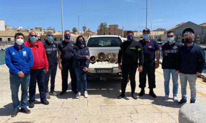 Pregiate anfore recuperate, in mare a Favignana, da carabinieri e soprintendenza