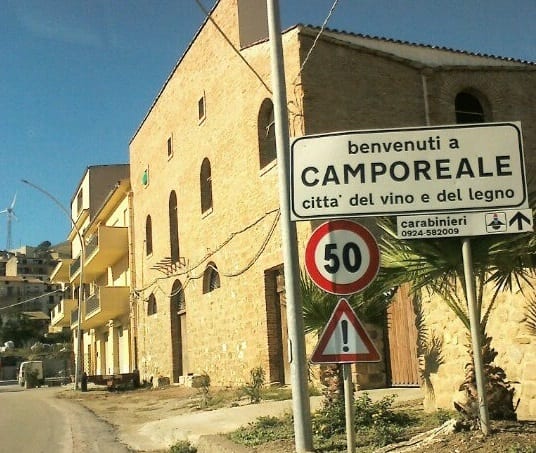 Suolo pubblico a Camporeale, regolamento in extremis. Insorge l’opposizione