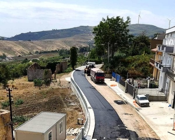 Via per Camporeale, finalmente posa dell’asfalto annunciata il 20 maggio
