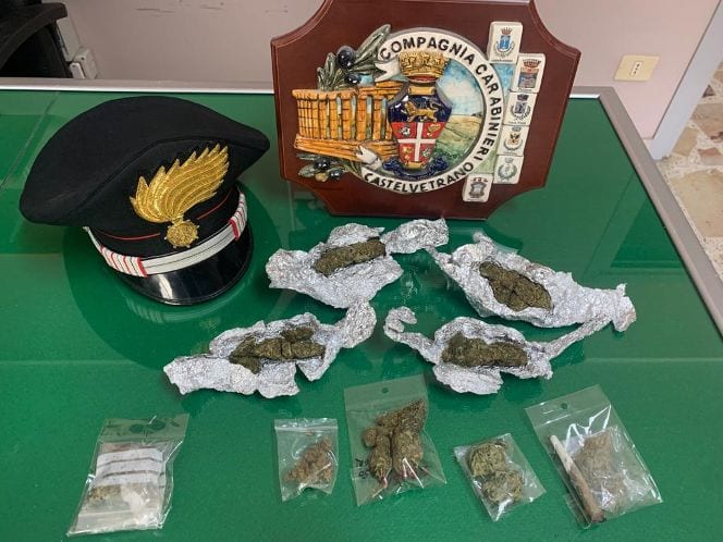 Nascondeva droga nella biancheria intima. Denunciato dai carabinieri 28enne a Castelvetrano