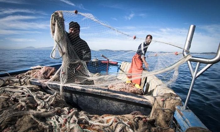 Riduzione delle giornate di pesca, è protesta