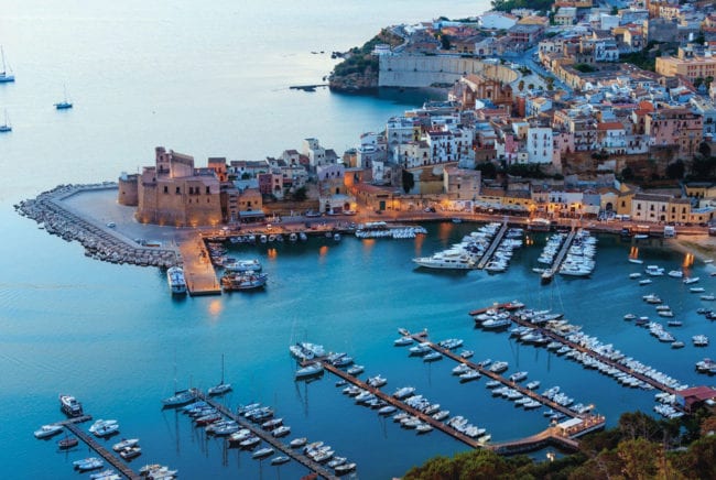 Presenze domenicali, chiudono al transito Cala Marina e Scopello