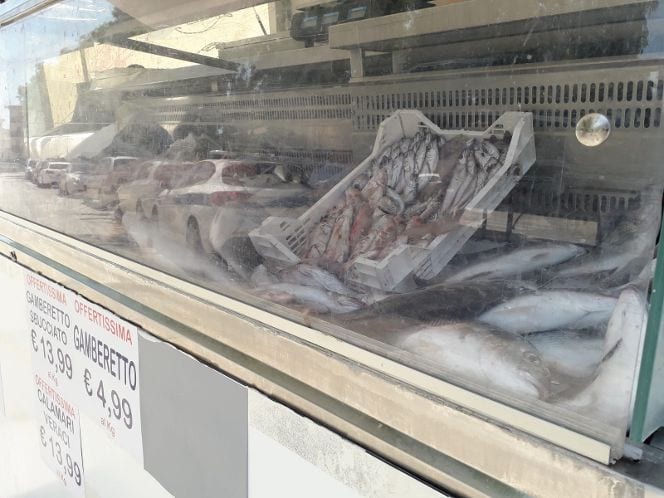 Castellammare del Golfo, pesce non tracciabile, scatta il sequestro