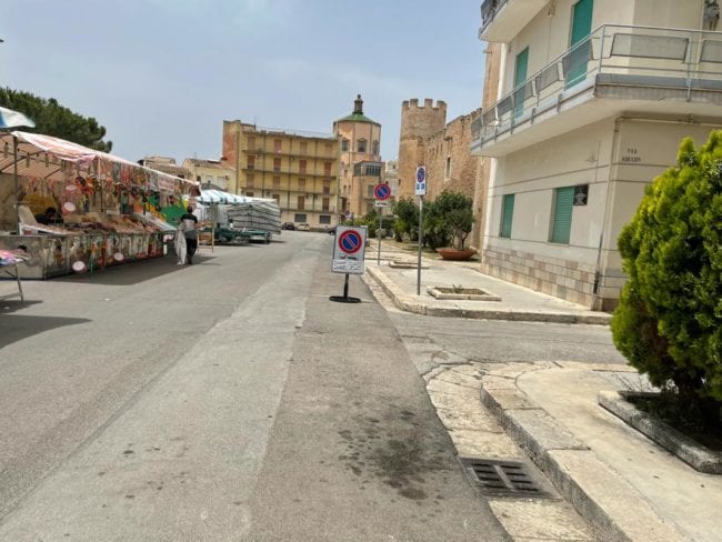 Piazza della Repubblica. Il deserto dei tartari, ma presenti vigili urbani e disagi per gli abitanti