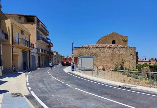 Riapre via per Camporeale, 29 mesi di disagi. Decoro fino a "dunni viri mé soggira"