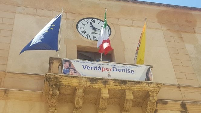 Al palazzo municipale di Castellammare del Golfo, esposto uno striscione per Denise Pipitone