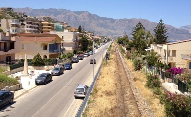 Bagnini e bus ad Alcamo Marina non prima del 15. Meglio del 2020 ma sempre in ritardo