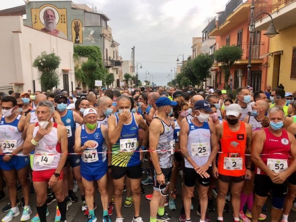 Giunta alla XX edizione, la maratonina di Terrasini riparte dopo mesi di stop