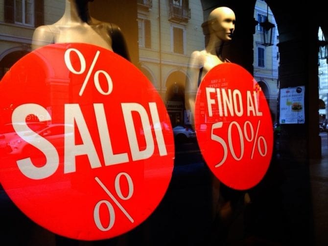 Scattano domani. In Sicilia, i saldi estivi nei negozi