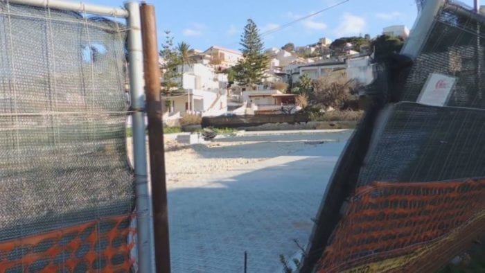 Parcheggi pubblici ad Alcamo Marina, cantiere sempre fermo. Bloccati 45 posti-auto