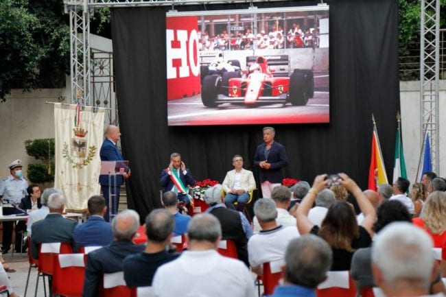 Alcamo. Il sound dei motori Ferrari. Una colonna sonora per la cittadinanza ad Alesi