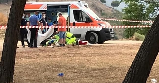 Gli cade la porta di calcio in testa mentre giocava. Morto 12enne a Carini