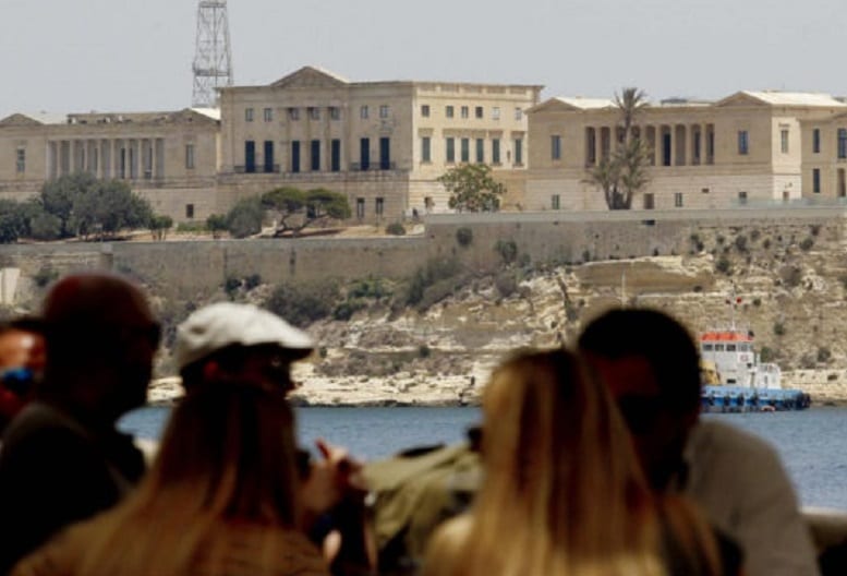 Tamponi a Birgi su passeggeri in entrata. USCA scova tre ragazzi positivi in arrivo da Malta