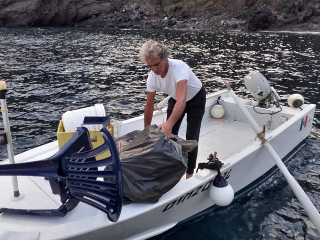 Pescatori all'opera per la raccolta dei rifiuti con il FLAG “Isole di Sicilia”