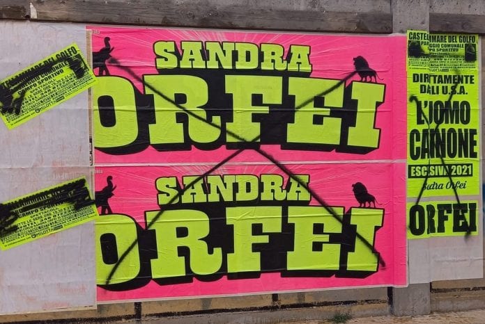 Spray nero sui manifesti, attacco al circo. Spettacoli a Castellammare vanno avanti