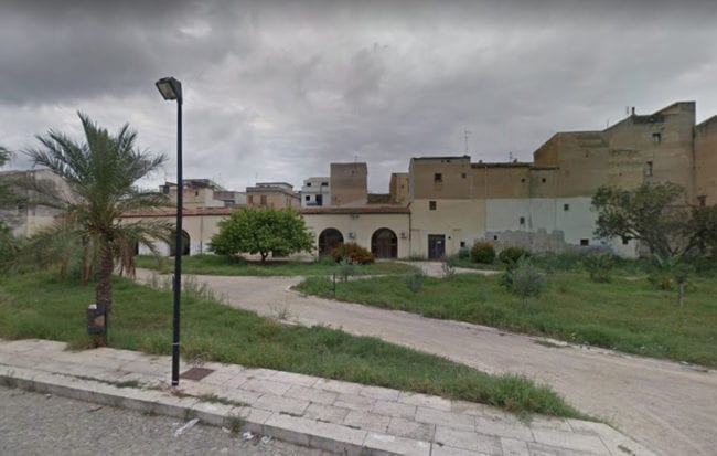 Ex arena ‘Lo Baido’, incendio devasta centro diurno. Indaga la polizia