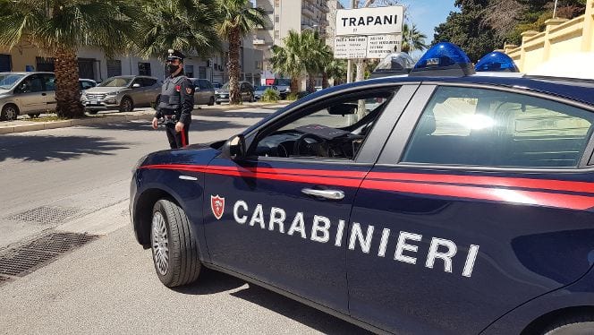 Aggredisce due donne con cui aveva avuto un rapporto sessuale a pagamento. Denunciato dai carabinieri