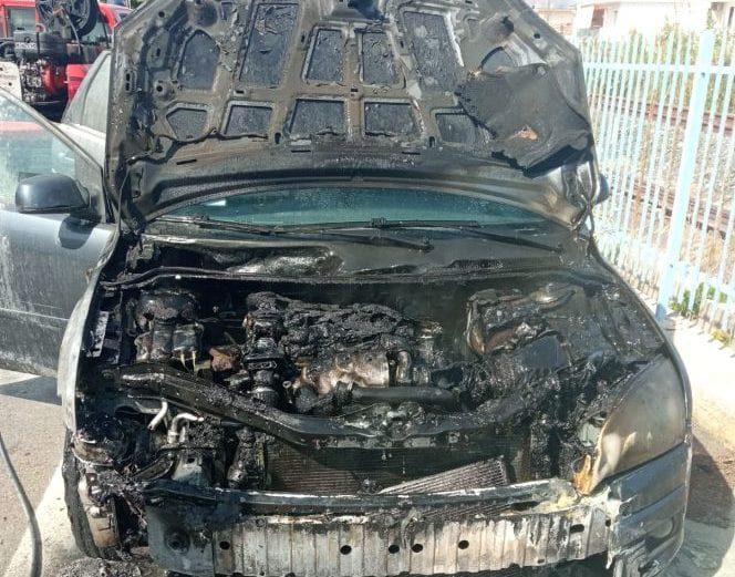 Concitazione sulla statale 187 ad Alcamo Marina per una macchina in fiamme