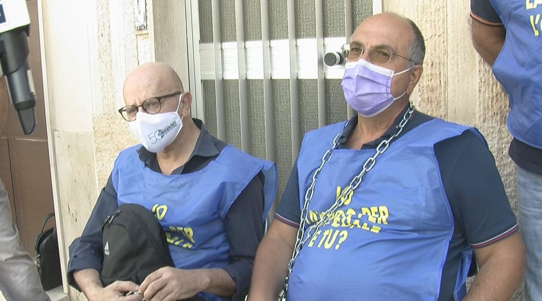 Borruso e Basile si incatenano. Diventa clamorosa la protesta a difesa dell'ospedale di Alcamo