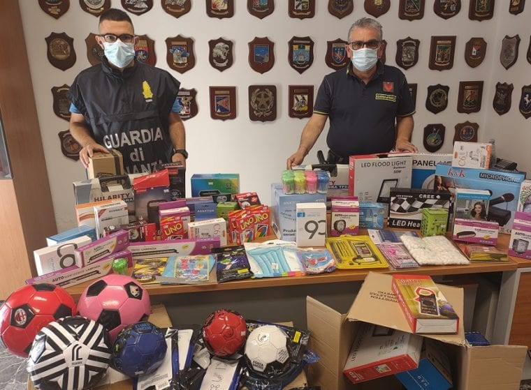 Sequestrati 78.000 articoli in emporio cinese a Partinico. Marchio CE contraffatto
