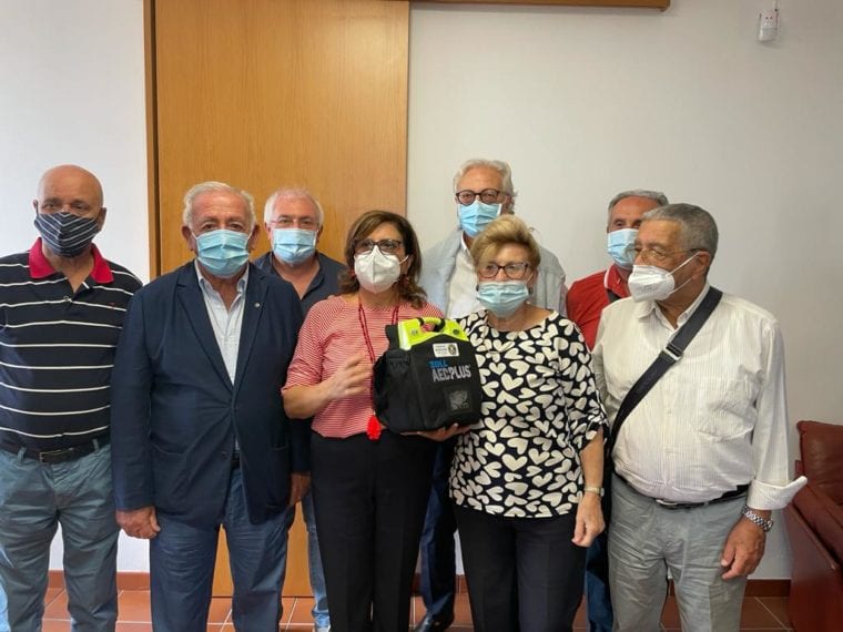 Kiwanis dona defibrillatore all'associazione "SM Sacro Cuore" (VIDEO)