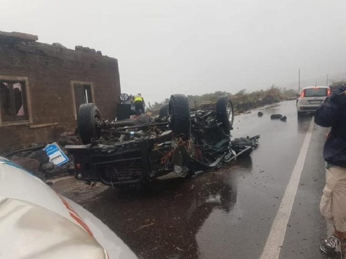 Tromba d'aria e tragedia a Pantelleria. Due morti, feriti gravi, case scoperchiate e auto distrutte
