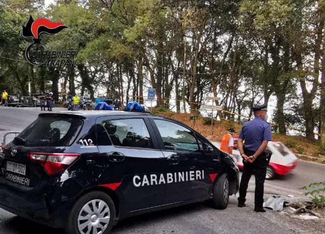 Al buio prova circuito a tutta velocità. Carabinieri ritirano patente a pilota in gara alla Monte Erice