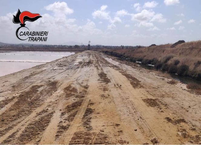 Scoperte opere abusive all'interno della riserva naturale "Saline di Trapani e Paceco". I carabinieri sanzionano società