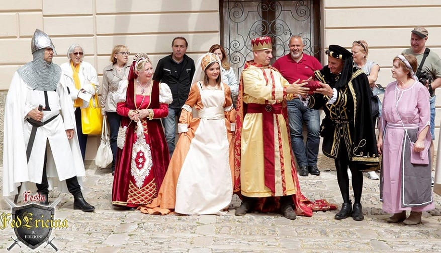 Festa FedEricina sulla vetta. Fino a domani acrobati, artisti del fuoco, sbandieratori e splendidi abiti