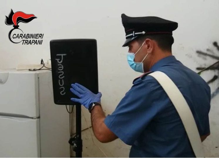 Aveva rubato all'interno della chiesa Casa Santa di Mazara. Denunciato 24enne dai carabinieri