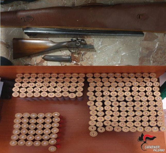 Spaccio di droga e detenzione di arma clandestina. I carabinieri di Capaci arrestano 21enne