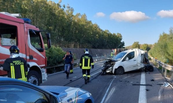 Camion investe auto, muore artigiano alcamese. Si era fermato sul ciglio