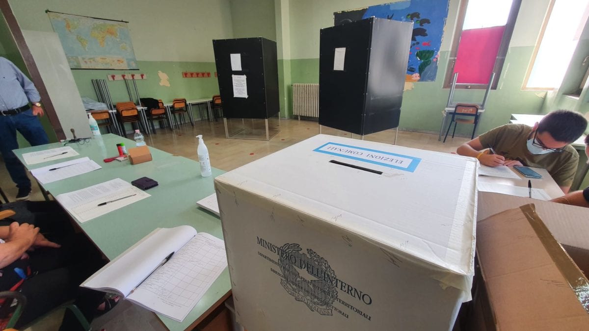 40.097 elettori ad Alcamo, lieve maggioranza femminile. 41 seggi e uno in ospedale