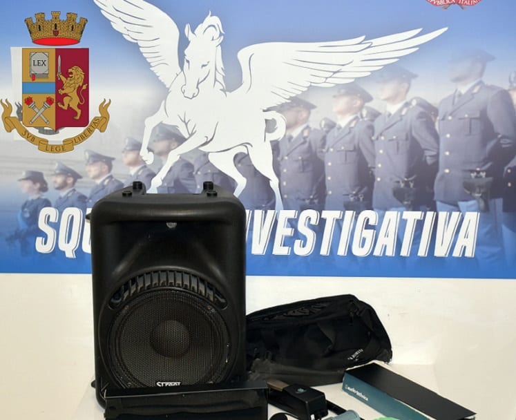 Furti nelle sagrestie a Mazara del Vallo. Polizia ritrova microfoni, casse acustiche e spiccioli