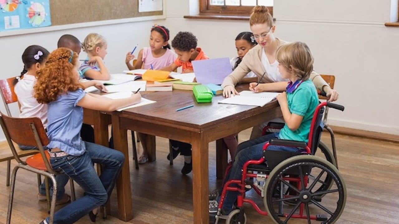 Disabili a scuola, da febbraio niente assistenti. Scarica-barile fra enti