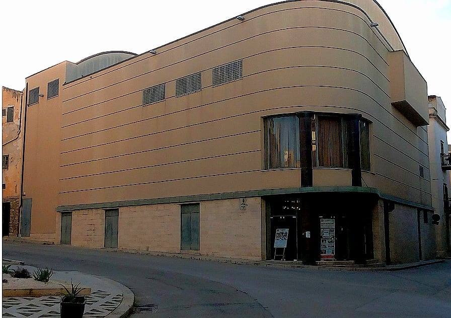 Uso del teatro 'Cielo' di Alcamo, tutto in alto mare. "Piccolo" attende lumi