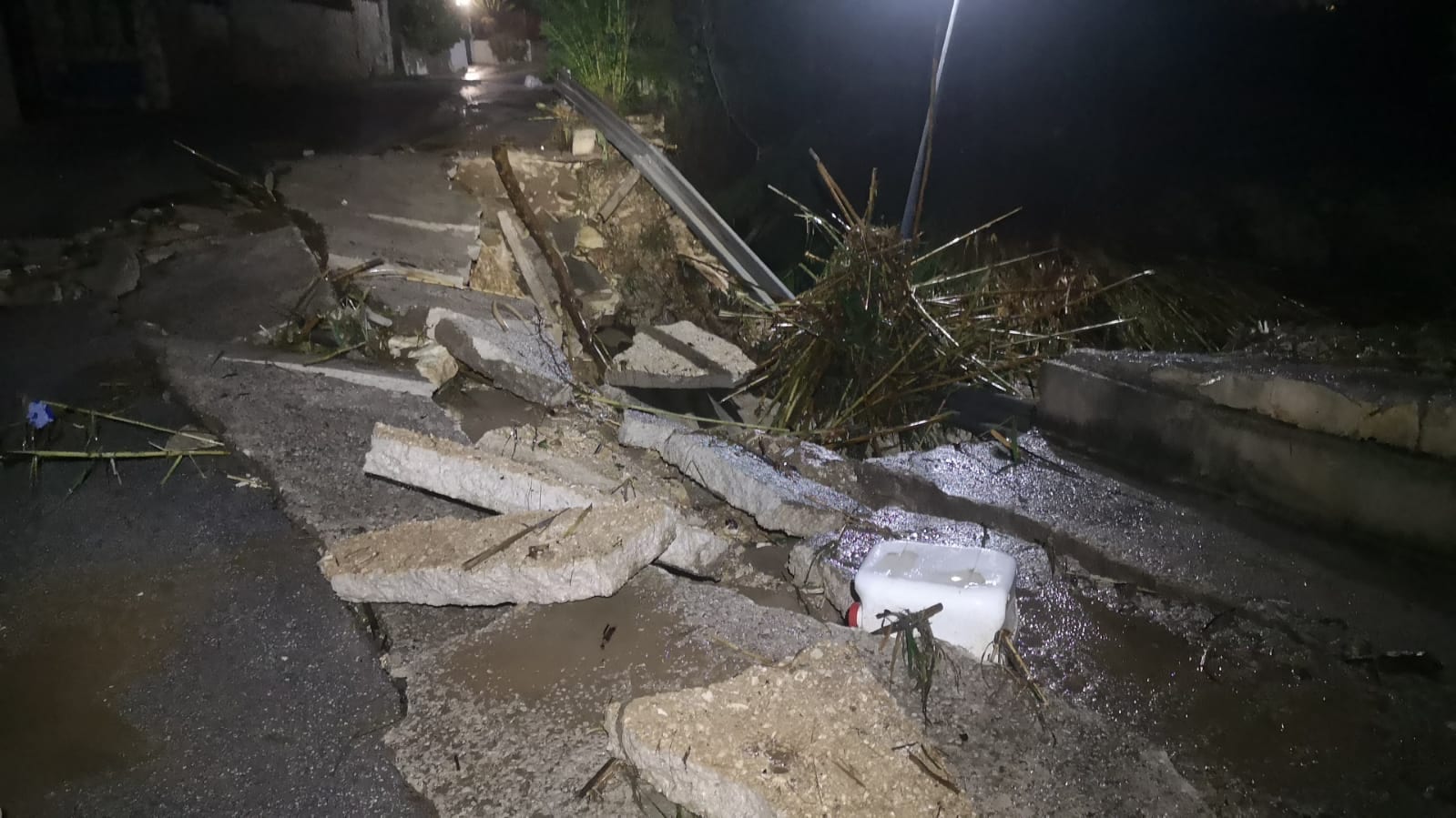 Alluvione ad Alcamo, conta dei danni. Una famiglia in hotel. Timori per nuove piogge (VIDEO)