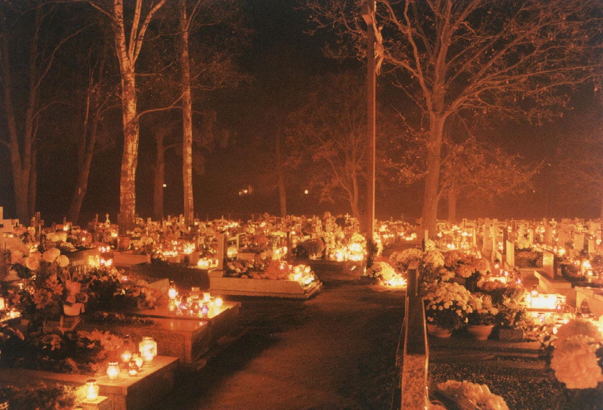 "Festa dei Morti" , pellegrinaggi ai cimiteri e altre antichissime tradizioni