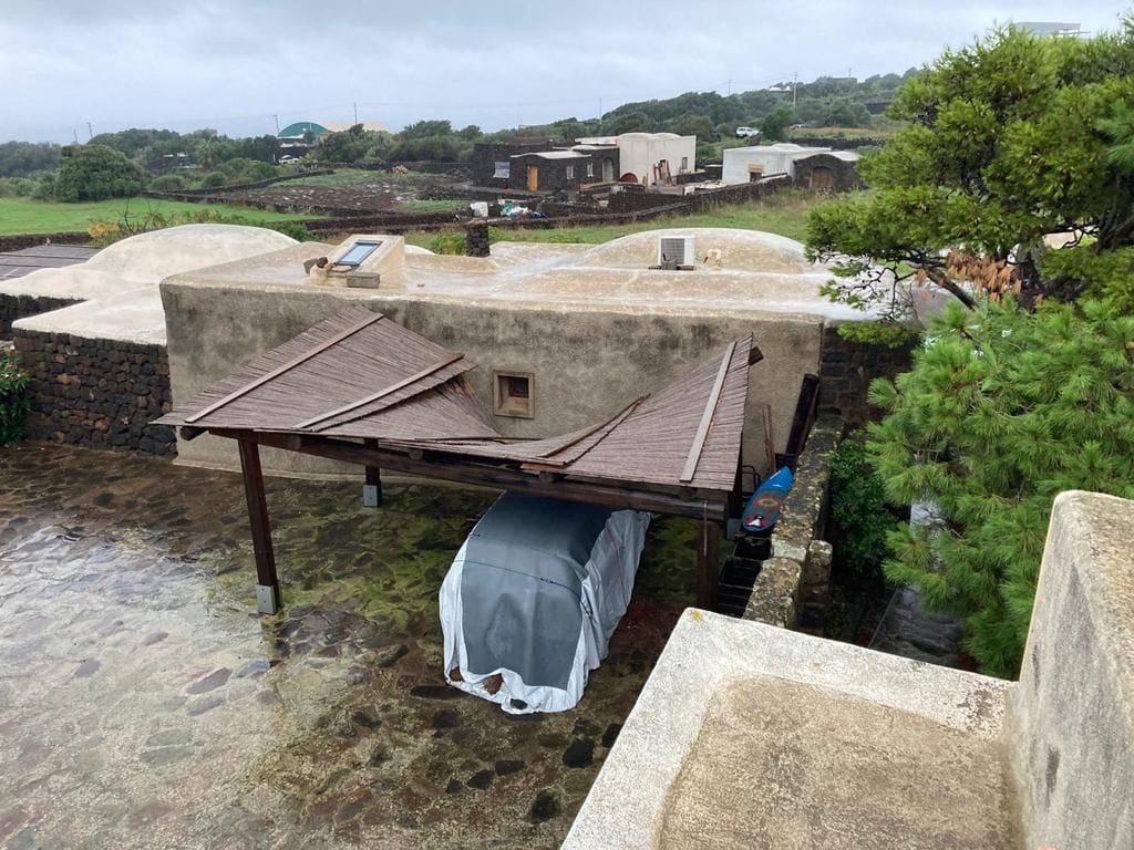 ‘Bomba d’acqua’ a Pantelleria. Strade franate, interruzioni elettriche, barche affondate