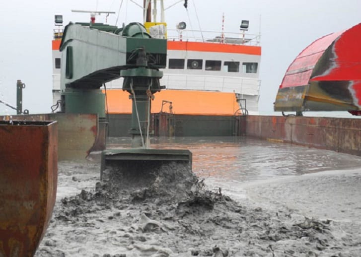 Dragaggio porto di Trapani, fanghi in mare? Dopo MCL insorge sindaco Peraino