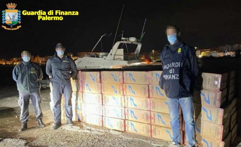 Contrabbando, campobellese fermato in mare con 1.500 KG di sigarette. In azione gruppo aeronavale GdF (VIDEO)